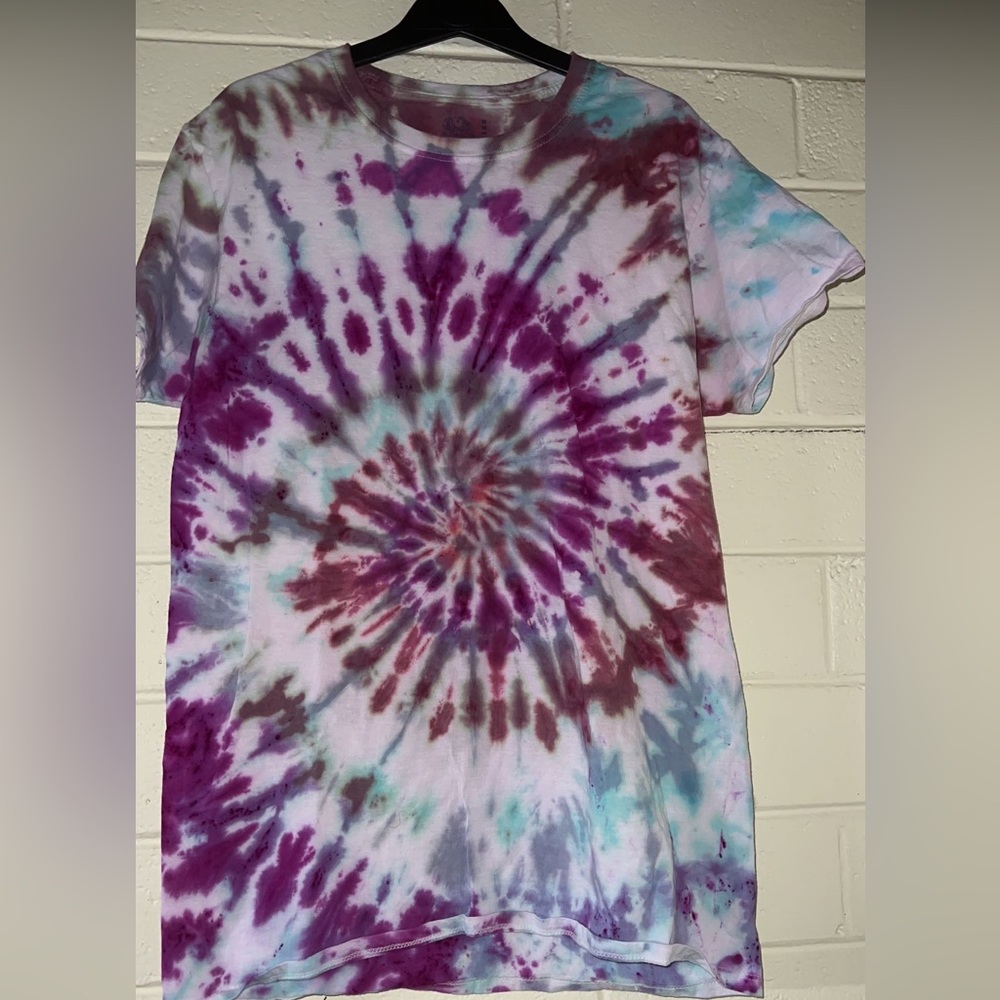 tie dye tee size medium